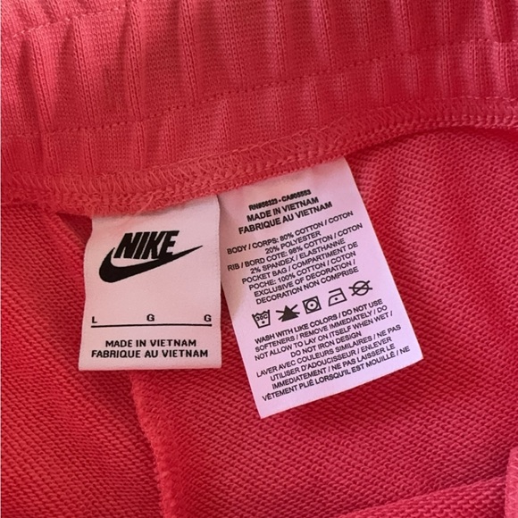 coral large nike shorts - Picture 3 of 4